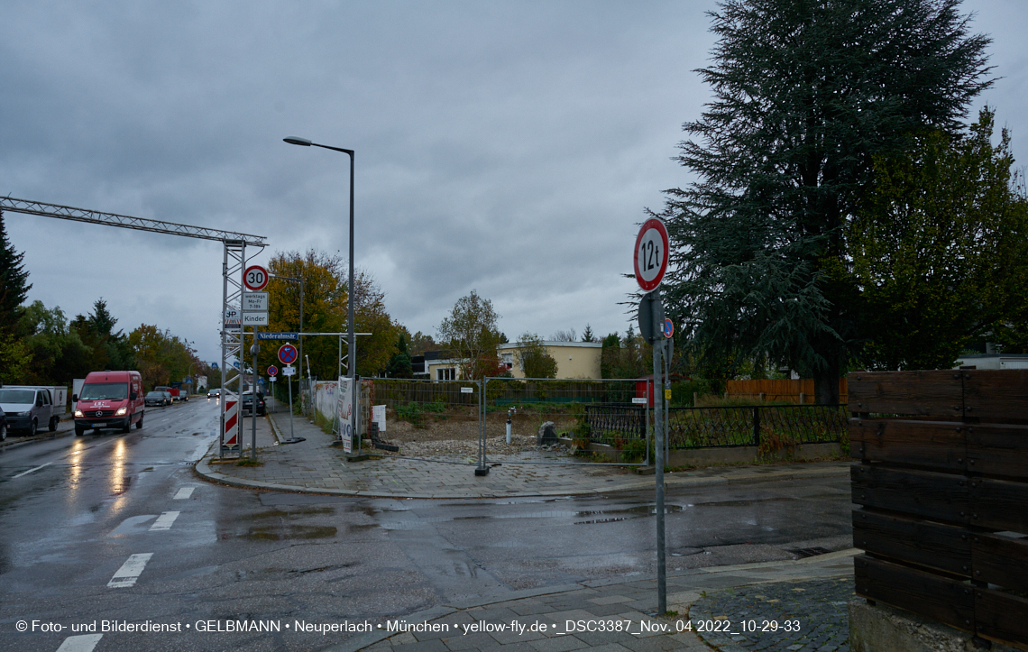 04.11.2022 - Baustelle an der Niederalmstraße 16 und Hugo-Lang-Bogen 13 in Neuperlach-Trudering